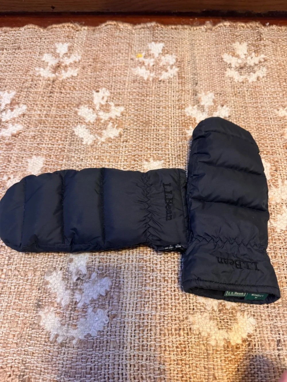 L.L. Bean down Puffer Mittens size medium women’s goose down